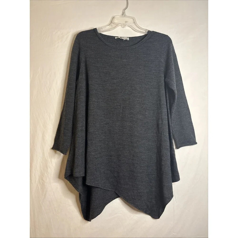 Larry Levine Women's Crew Neck Sweater Top Grey Asymmetrical Hem Size Medium
